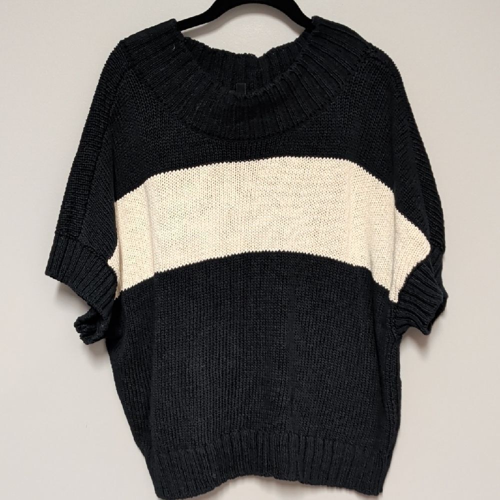 DownEast Black & Cream Colorblock Crewneck Sweater